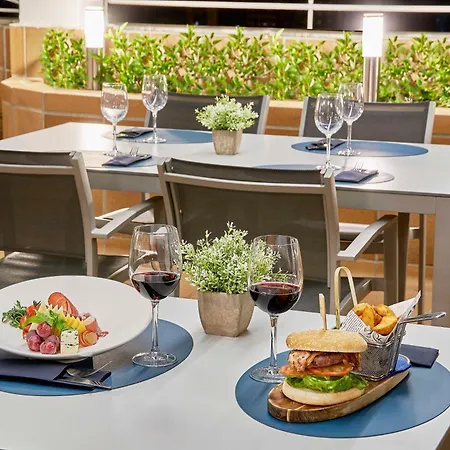 إن إتش سنتر فندق