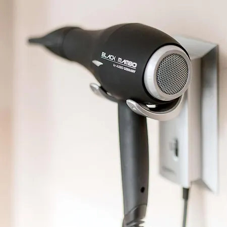 إن إتش سنتر فندق فالنسيا