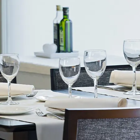 فندق إن إتش سنتر