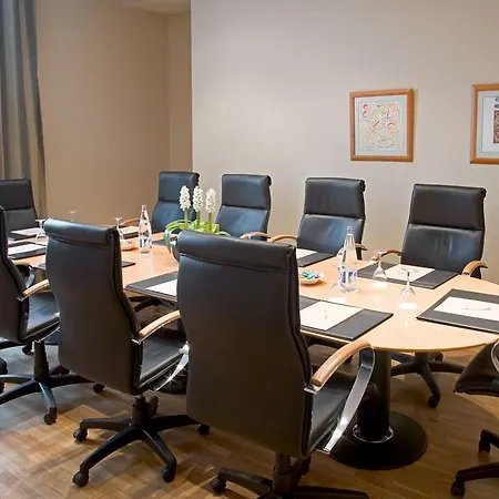 إن إتش سنتر فندق فالنسيا