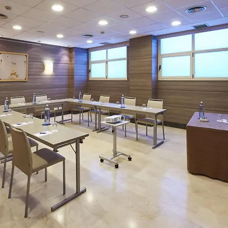 Ξενοδοχείο Nh Center 4*
