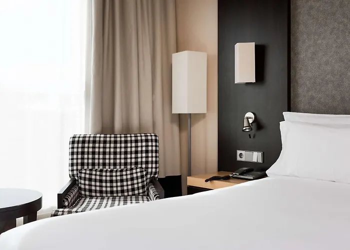 Nh Center Otel Valensiya